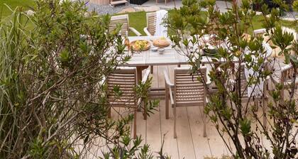 Arthouse - a luxury holiday home in Mawgan Porth