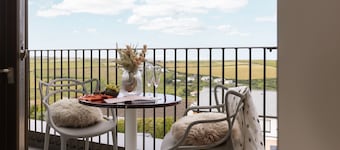 Arthouse - a luxury holiday home in Mawgan Porth