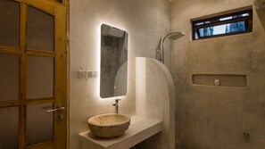 Shower, jetted bath, hair dryer, bidet - Charming 2-bedroom Villa with a private swimming pool and a surrounding wall (Jambiani)