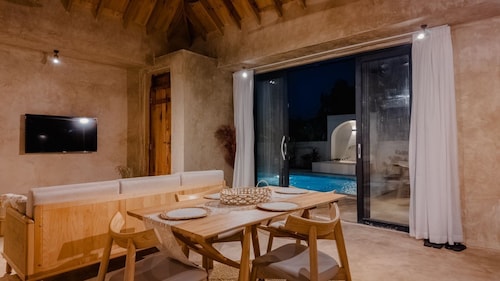 Charming 2-bedroom Villa with a private swimming pool and a surrounding wall