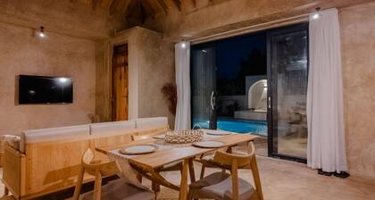 Charming 2-bedroom Villa with a private swimming pool and a surrounding wall