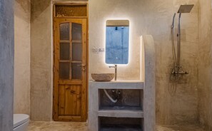 Shower, jetted bath, hair dryer, bidet