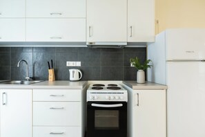 Studio, Balcony | Private kitchen