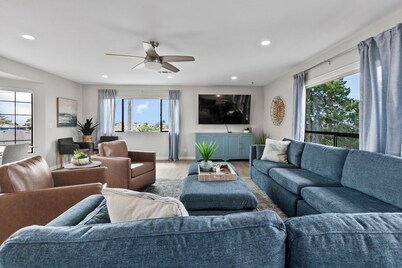 Stylish 3bdrm, 3 bath home in Grover Beach, close to everything