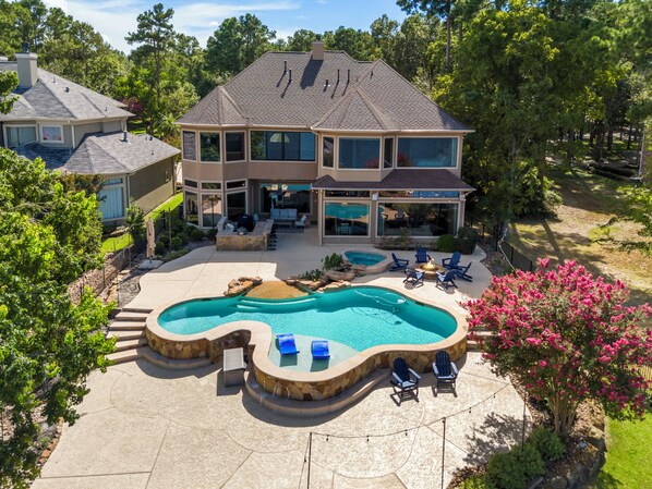 Pool - Waterfront home, 6 bedrooms private pool and dock on Lake Conroe (Montgomery)