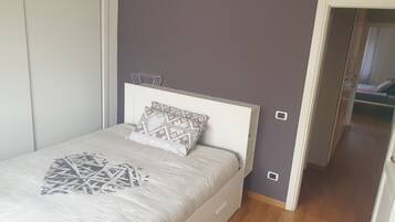 3 Schlafzimmer, Schreibtisch, Bügeleisen/Bügelbrett, WLAN