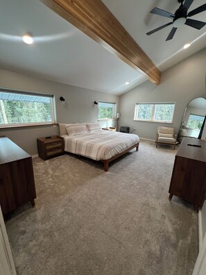 2 chambres, fer et planche à repasser, accès au Wi-Fi (inclus)