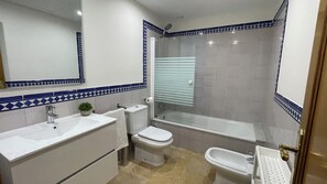 Hair dryer, bidet, towels, soap - Charming Duplex apartment, close to Puerto Banus. (San Pedro Alcántara)