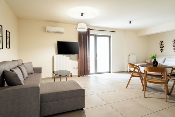 Studio, ban công | Bàn ủi/dụng cụ ủi quần áo, truy cập Internet không dây miễn phí