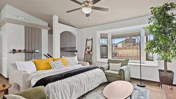 4 bedrooms, desk, iron/ironing board, travel crib