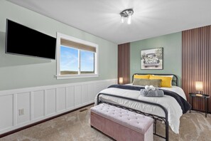 4 bedrooms, desk, iron/ironing board, travel cot