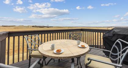 Group-Friendly Retreat - King Beds, Kitchen, Fenced Yard & Prairie Views