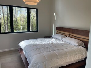 5 camere, una scrivania, ferro/asse da stiro, Wi-Fi gratuito