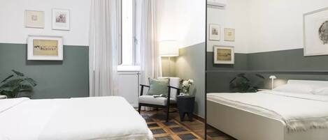 2 Schlafzimmer, Schreibtisch, Bügeleisen/Bügelbrett, Reisekinderbett