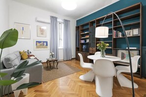 TV, DVD player, books, stereo