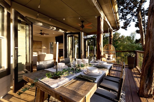 Wimberley Hill Country Retreat-Pool Spa - Views - Firepit - Sleeps 16
