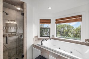Shower, hair dryer, towels, soap - Wimberley Hill Country Retreat-Pool Spa - Views - Firepit - Sleeps 16 (Wimberley)
