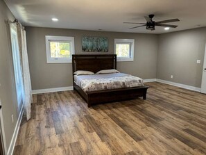 2 عدّة غرف نوم وواي فاي مجانًا وملاءات أسرّة