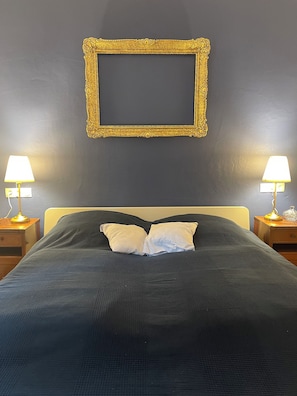 1 bedroom, iron/ironing board, travel cot, WiFi
