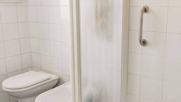 Dormitorio condiviso, 1 camera da letto, balcone, vista città | Bagno