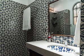 Dusche, Handtücher, Seife, Shampoo
