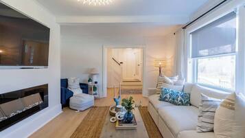 TV connectée, cheminée, espaces bureaux