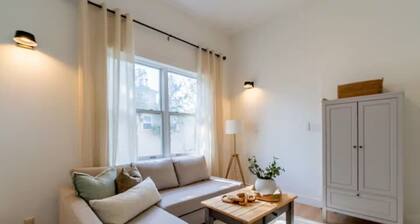 Charming 3BR Beach House with BBQ in Grand Bend
