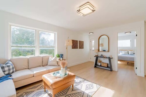 Charming 3BR Beach House with BBQ in Grand Bend