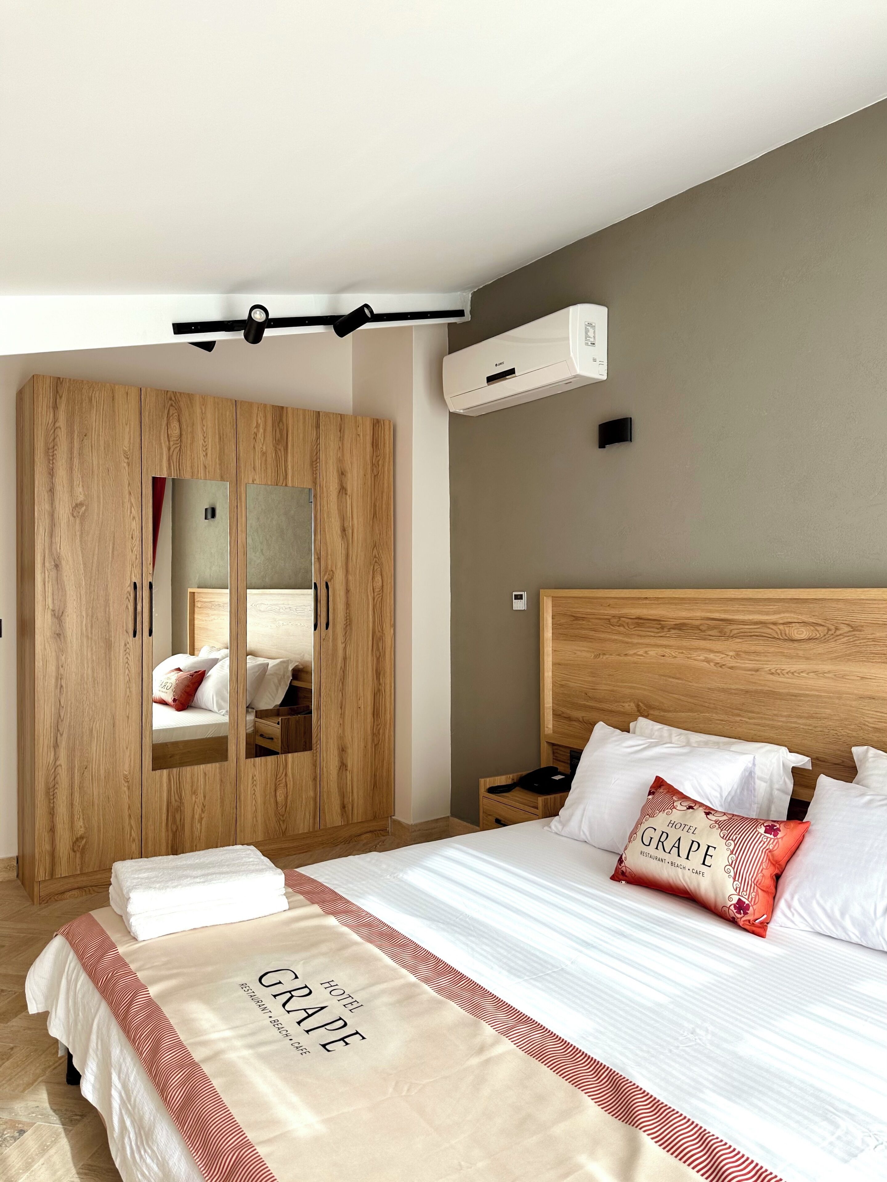 Minibar, in-room safe, free WiFi, bed sheets