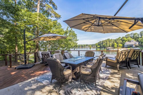Charming 1-bedroom waterfront cottage with boat dock on Lake Norman