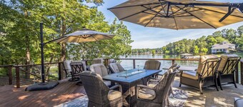 Charming 1-bedroom waterfront cottage with boat dock on Lake Norman