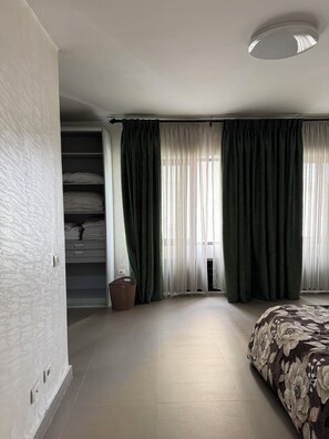 3 soverom, strykejern/-brett, wi-fi og sengetøy