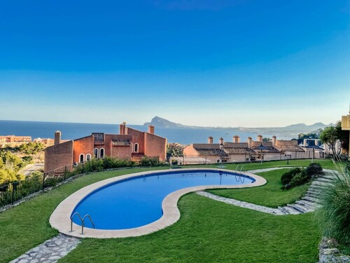 Charming Townhouse with Sea Views & Pool in Altea