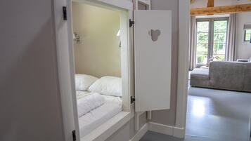 3 bedrooms, individually furnished, bed sheets