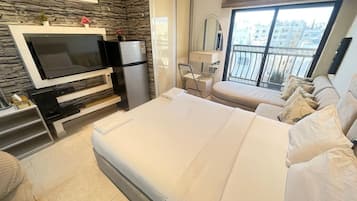 Studio, Multiple Bedrooms, Smoking