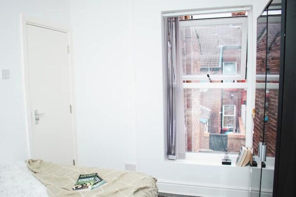 4 bedrooms, WiFi, bed sheets