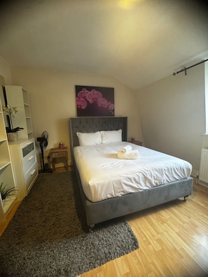 1 chambre, fer et planche à repasser, Wi-Fi, draps fournis