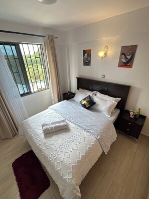 2 habitaciones, tabla de planchar con plancha, wifi y ropa de cama