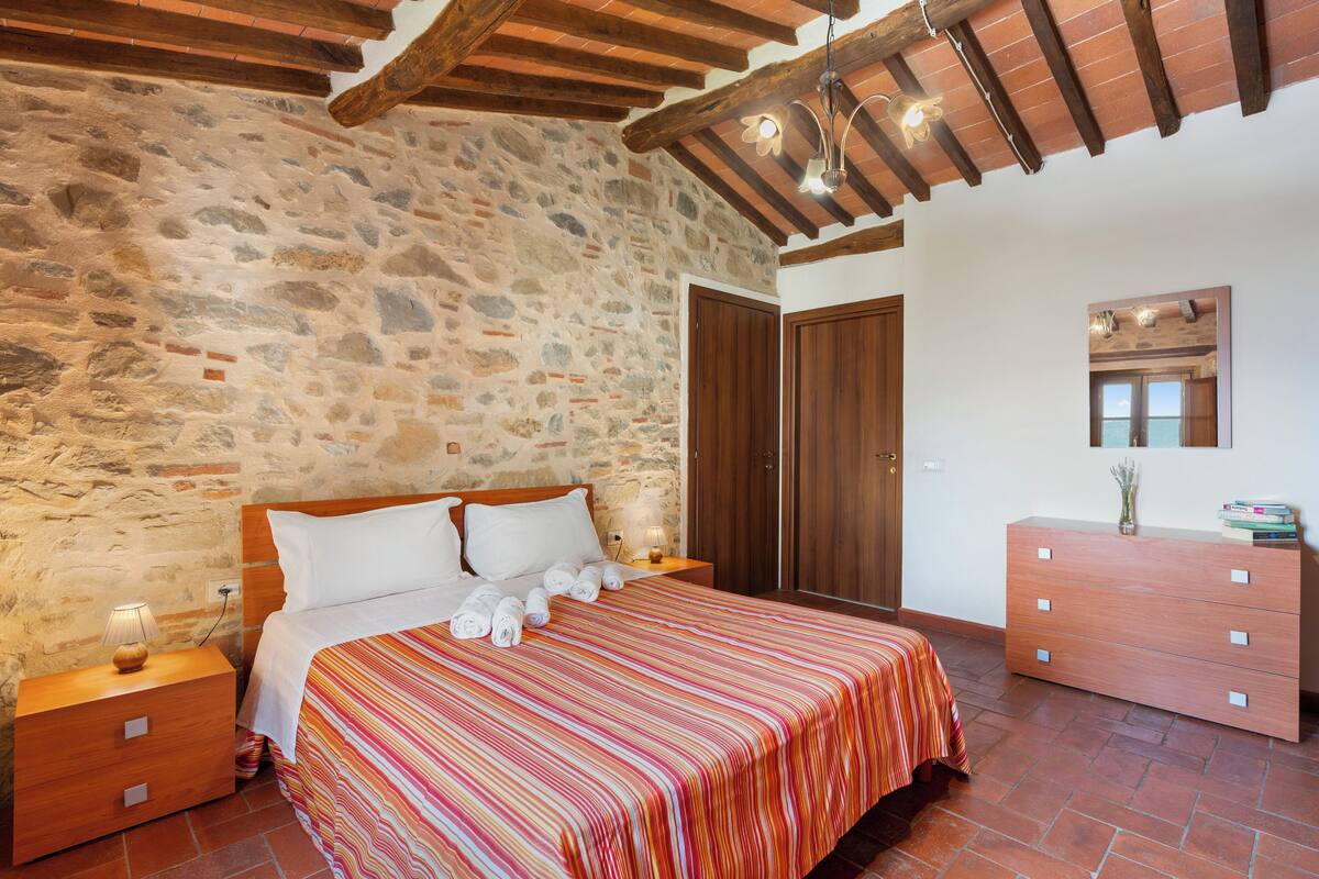 Individually decorated, individually furnished, desk, laptop workspace