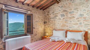 Con stile personalizzato, con arredamento individuale, una scrivania