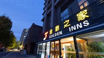 A hotel named 'Golden Inns' with a visible entrance and signage.
