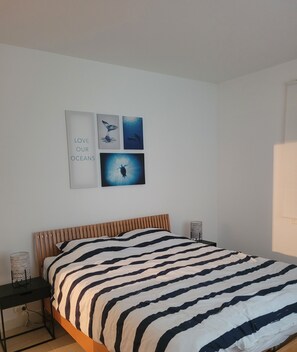 4 bedrooms, iron/ironing board, free WiFi