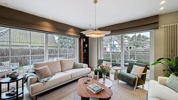 Televisie en een open haard