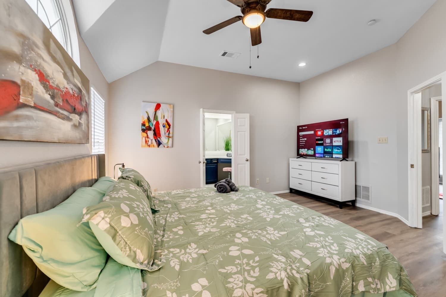 5 chambres, bureau, fer et planche à repasser, Wi-Fi gratuit