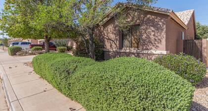 Desert Breeze/Private Pool/BBQ/Wifi