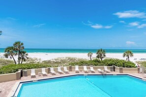 Pool - Charming waterfront 2-bedroom condo in Siesta Key (Siesta Key)