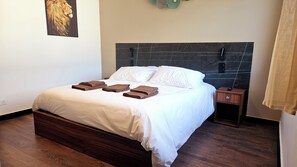 3 habitaciones, tabla de planchar con plancha, wifi y ropa de cama 