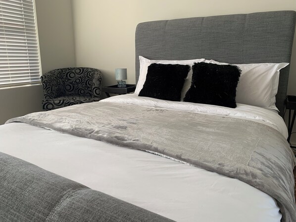 4 bedrooms, desk, iron/ironing board, WiFi