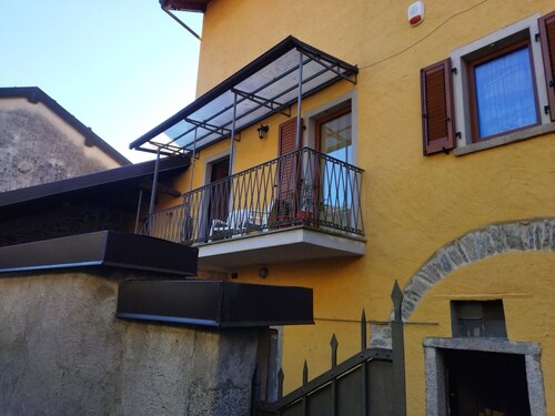 Spacious accommodation a stone's throw from Lake Orta