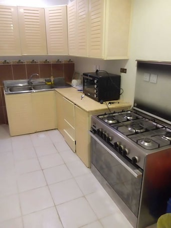 Comfort Suite | Private kitchen | Microwave, stovetop